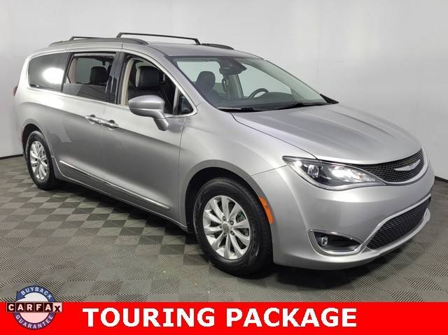 2017 Chrysler Pacifica Minivan Touring-L FWD photo