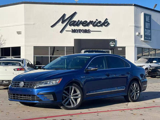 2017 Volkswagen Passat R-Line w/Comfort Pkg FWD photo