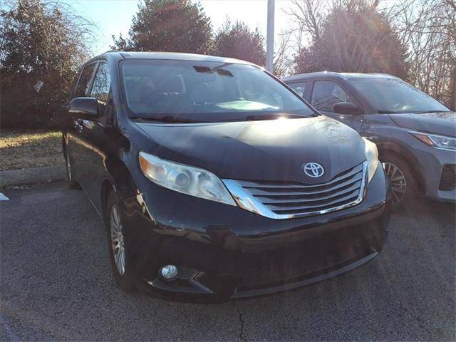 2015 Toyota Sienna XLE FWD photo