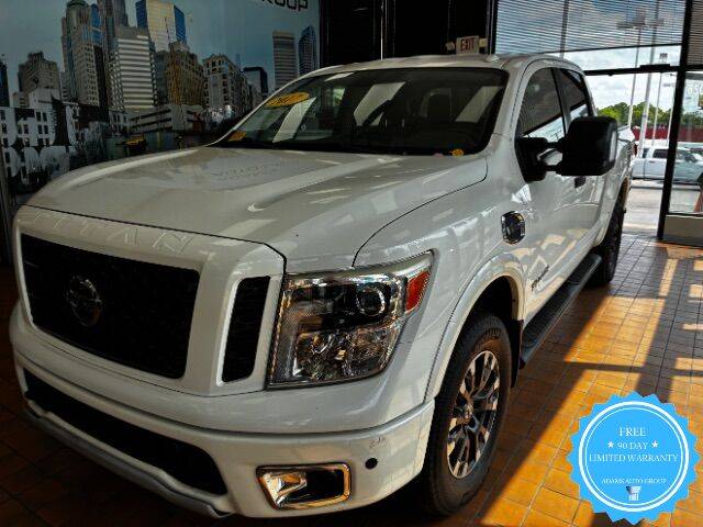 2017 Nissan Titan PRO-4X 4WD photo