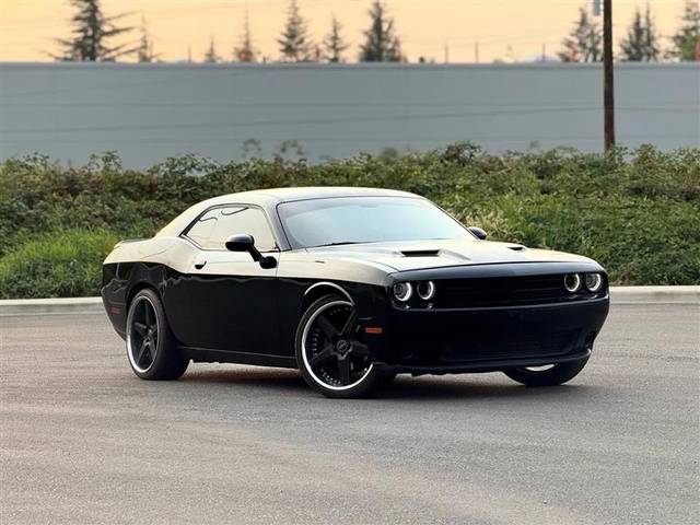 2017 Dodge Challenger SXT RWD photo