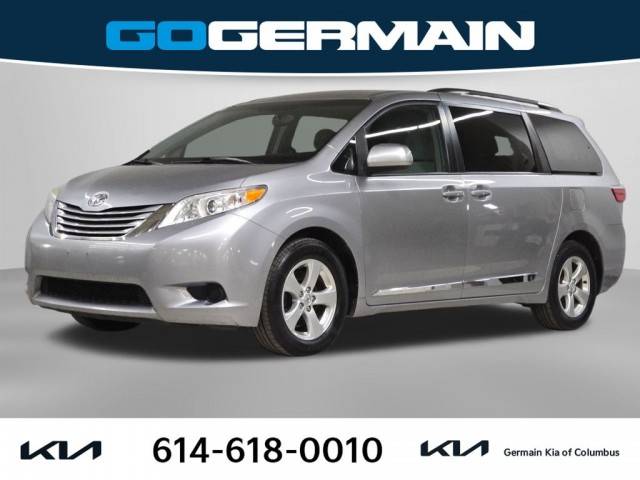2017 Toyota Sienna LE FWD photo