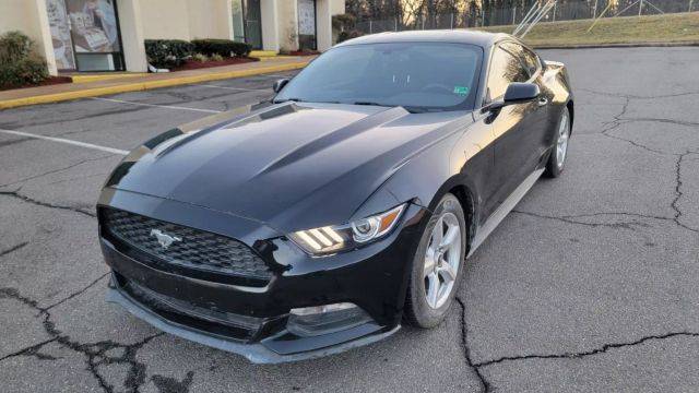 2017 Ford Mustang V6 RWD photo