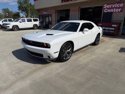 2017 Dodge Challenger SXT Plus RWD photo