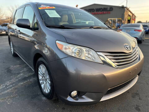 2017 Toyota Sienna XLE Premium FWD photo