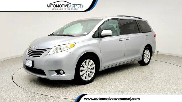 2017 Toyota Sienna XLE Premium AWD photo