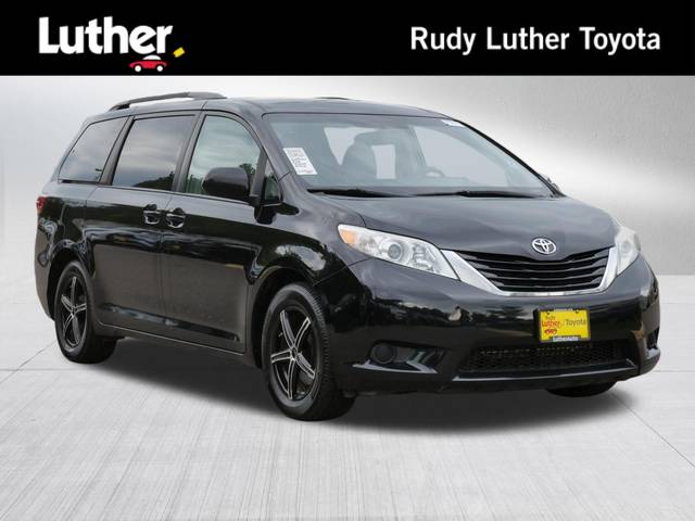 2016 Toyota Sienna LE FWD photo