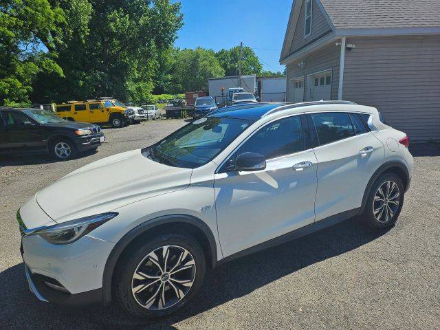 2017 Infiniti QX30 Premium AWD photo