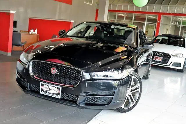 2017 Jaguar XE 35t Premium AWD photo