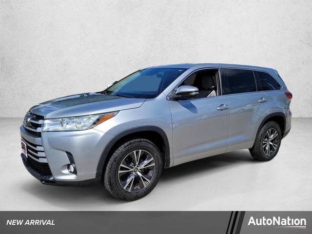 2017 Toyota Highlander LE Plus FWD photo