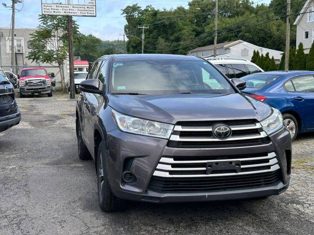 2017 Toyota Highlander LE AWD photo