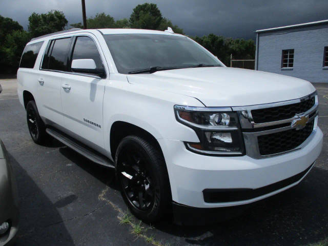 2017 Chevrolet Suburban LT 4WD photo