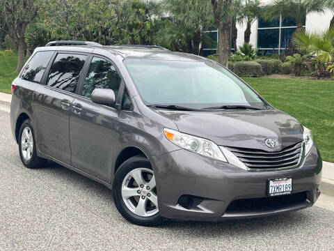 2017 Toyota Sienna LE FWD photo