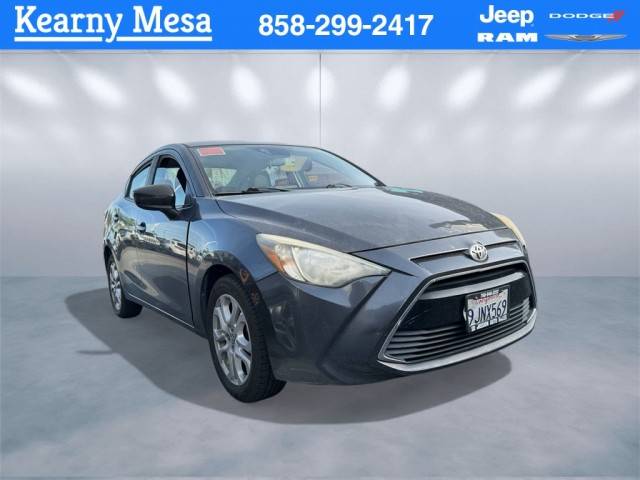 2017 Toyota Yaris FWD photo