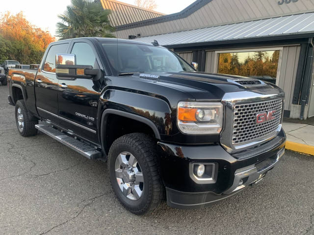 2017 GMC Sierra 3500HD Denali 4WD photo
