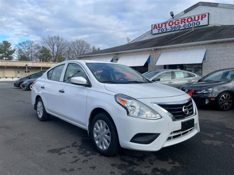 2017 Nissan Versa S FWD photo