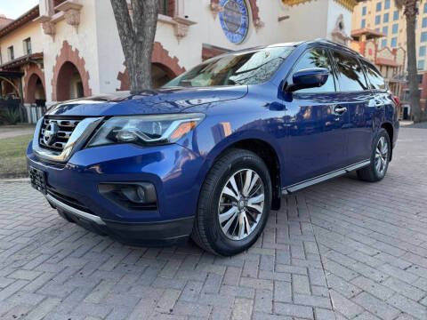 2017 Nissan Pathfinder SL FWD photo