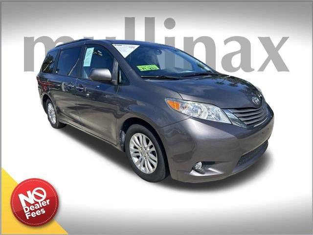 2017 Toyota Sienna XLE FWD photo