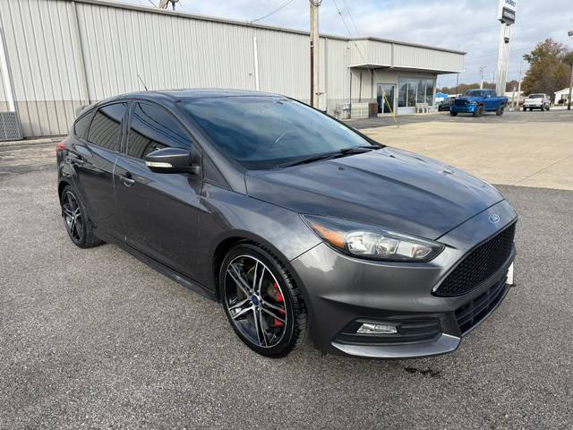 2017 Ford Focus ST FWD photo