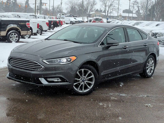 2017 Ford Fusion SE FWD photo