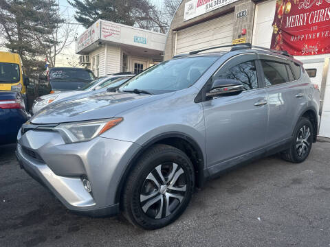 2017 Toyota RAV4 LE AWD photo