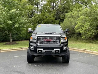 2017 GMC Sierra 2500HD Denali 4WD photo