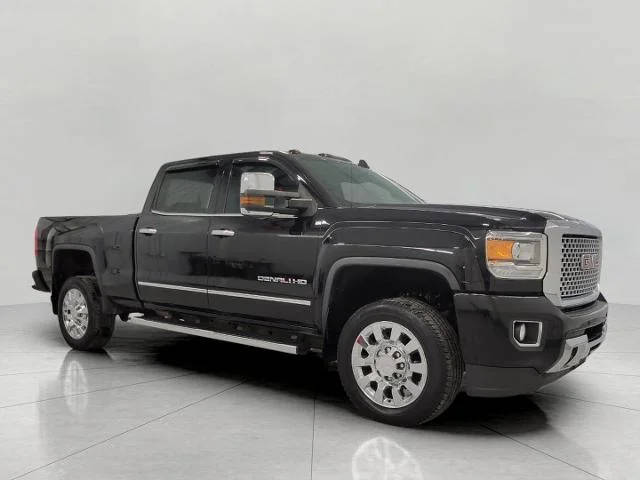 2017 GMC Sierra 2500HD Denali 4WD photo