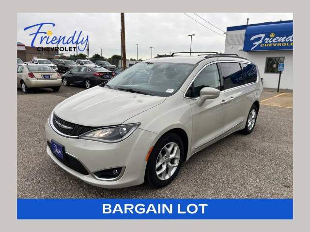 2017 Chrysler Pacifica Minivan Touring-L FWD photo