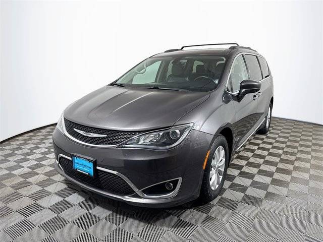 2017 Chrysler Pacifica Minivan Touring-L FWD photo