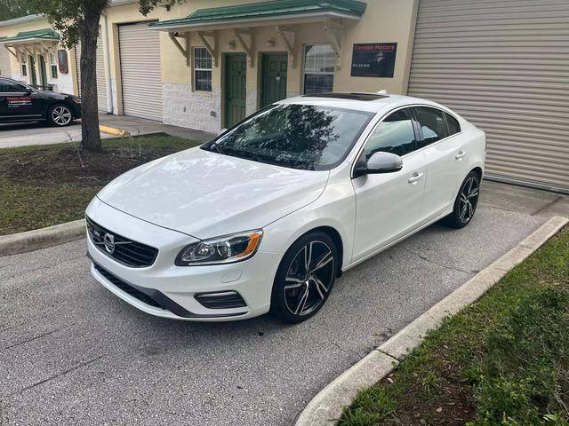 2017 Volvo S60 R-Design Platinum AWD photo