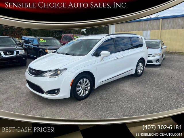 2017 Chrysler Pacifica Minivan Touring-L FWD photo