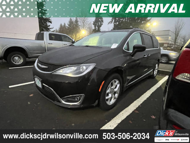 2017 Chrysler Pacifica Minivan Touring-L FWD photo