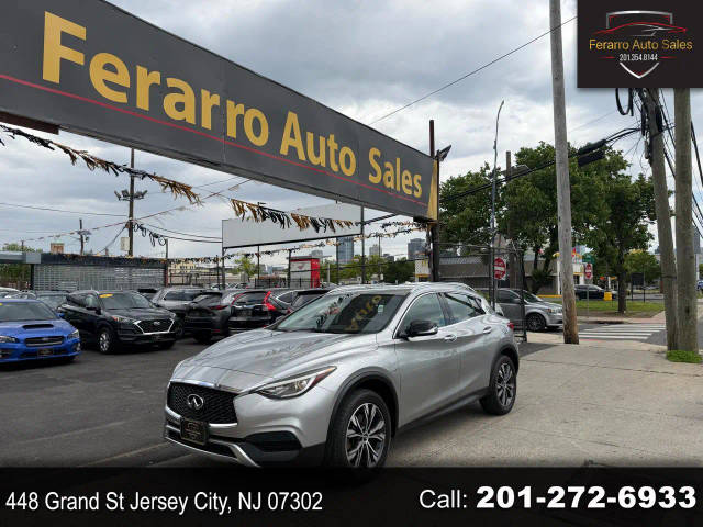 2017 Infiniti QX30 Luxury AWD photo