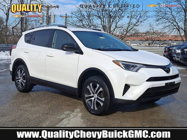 2017 Toyota RAV4 LE FWD photo