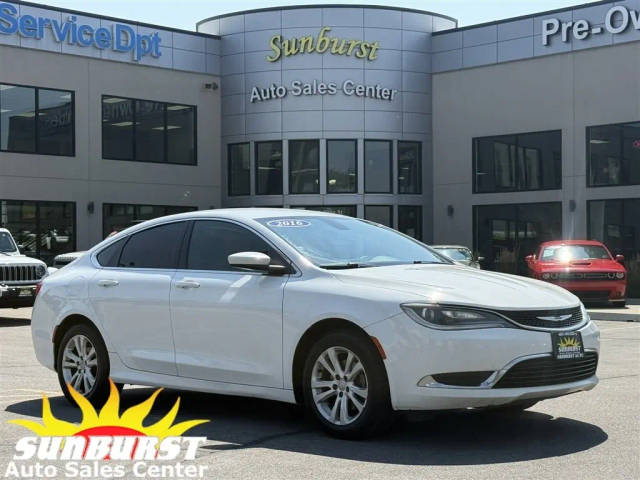 2016 Chrysler 200 Limited FWD photo