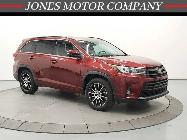 2017 Toyota Highlander SE FWD photo