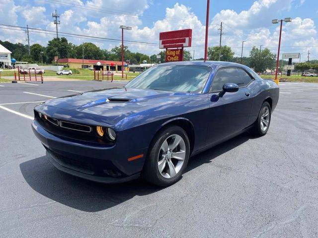 2017 Dodge Challenger SXT RWD photo