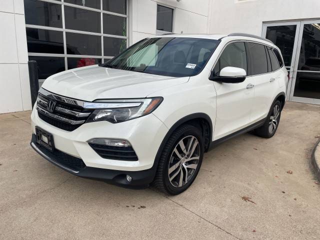 2017 Honda Pilot Touring AWD photo