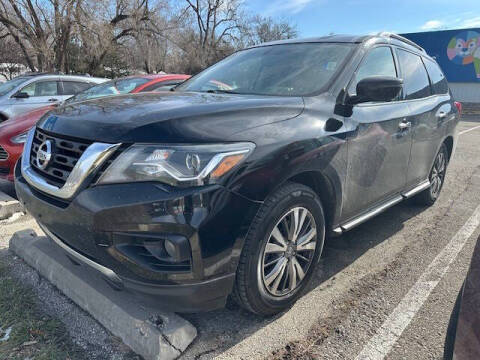 2017 Nissan Pathfinder SL FWD photo