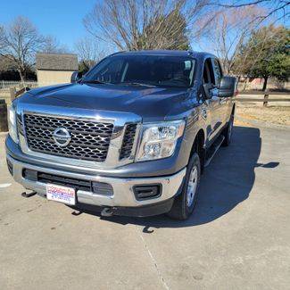2017 Nissan Titan XD SV RWD photo