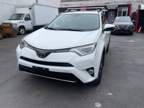 2017 Toyota RAV4 XLE AWD photo