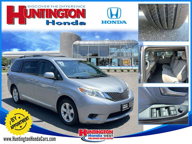 2017 Toyota Sienna LE FWD photo