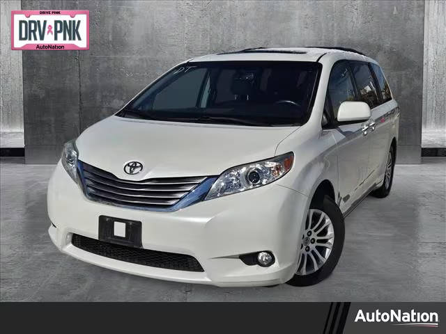 2017 Toyota Sienna XLE FWD photo