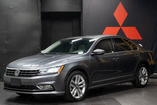 2017 Volkswagen Passat V6 SEL Premium FWD photo