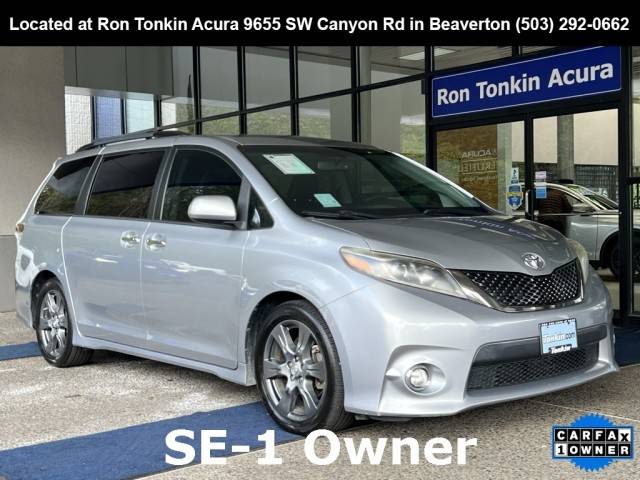 2017 Toyota Sienna SE FWD photo