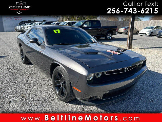 2017 Dodge Challenger SXT RWD photo