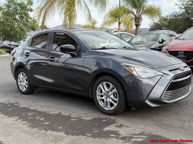 2017 Toyota Yaris FWD photo
