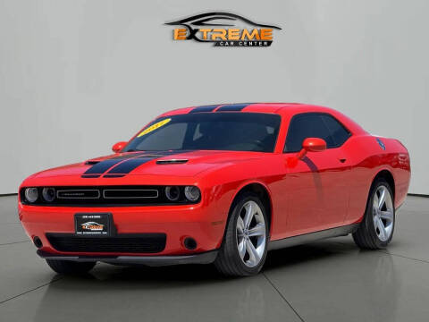 2017 Dodge Challenger SXT RWD photo