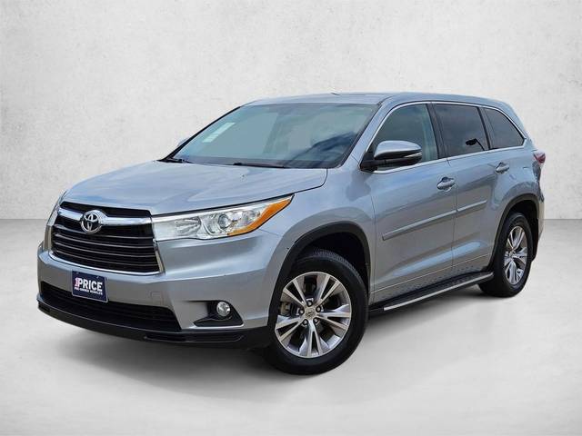 2015 Toyota Highlander LE Plus FWD photo