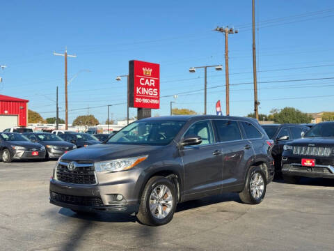 2016 Toyota Highlander LE Plus FWD photo